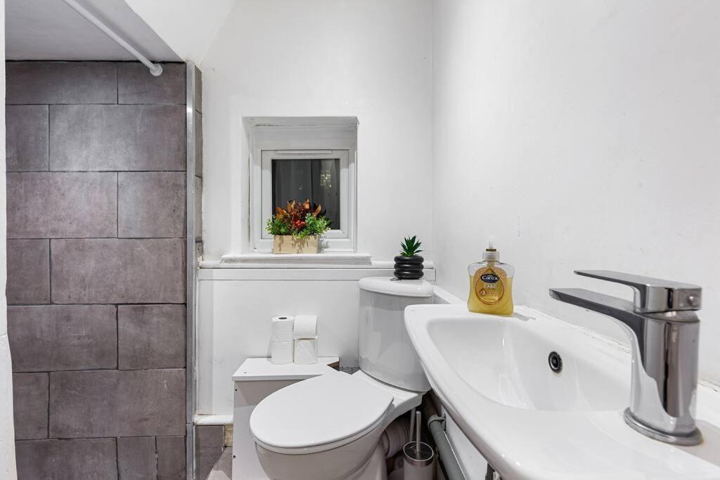 Holiday Home Near Kings Cross Sleep 12 Sp7 لندن المظهر الخارجي الصورة