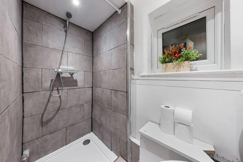 Holiday Home Near Kings Cross Sleep 12 Sp7 لندن المظهر الخارجي الصورة